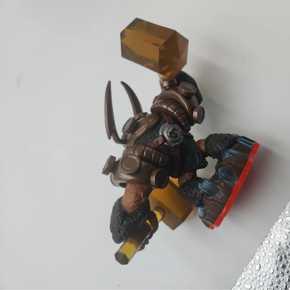 Wallop Skylanders Trap Team Figure Brown Gold Earth Character Loose